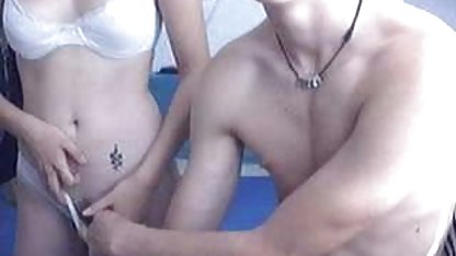 Barn band mamma och hade sex framför ny svensk porrfilm henne