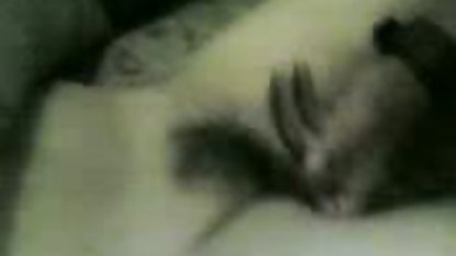 Unga lesbiska slickar framför en ryckig kille svensk porrfilm ridskolan