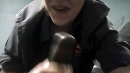 Stickade handskar chick berör hennes upphetsade klitoris svenska porrsidor