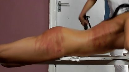 Killen kom porr med äldre damer hem hårt knullade sin flickvän och cum i munnen