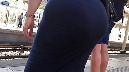 Gubben knullade vackert en ung Shmaru svensk porr med svenskt tal