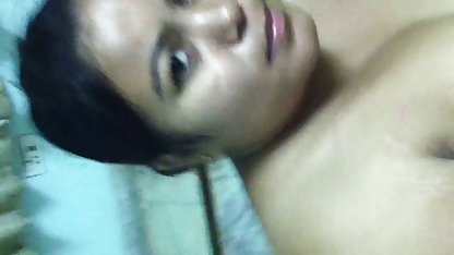 Vacker brunett sugde fallos till kåt svensk milf falska taxichaufför