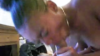 En kvinna på en gjutning som sugs svensk porr 2018 av en kille och gav en slicka till en flicka