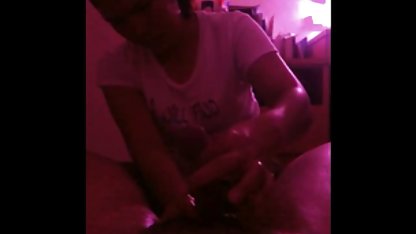 Flickan gav killen i bilen mulliga kvinnor porr och smekade sin fitta