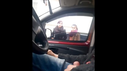 Ung brud från St porrfilm svenskt tal Petersburg rider en medlem och skriker