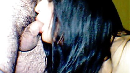 Olga svensk porr lesbisk är väldigt upphetsad och onanerar på golvet