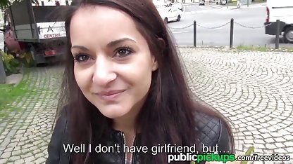 Dottern grälade med en vän svensk sexfilm och som hämnd bestämde sig för att knulla med sin far