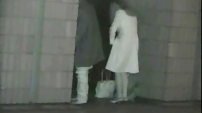 Flickan svensk ny porr hade en erotisk dröm och nu knullar hon sin håriga fitta med en vibrator