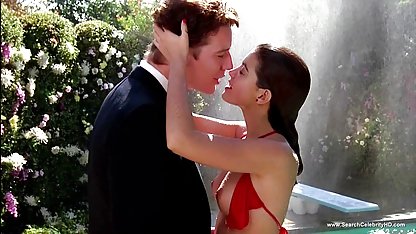 Blondin älskar sex och knullar svensk gammal porr därför publiken med en man