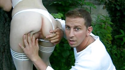 Bror installerade en dold kamera i porr mogna kvinnor sin systers rum och såg henne naken i strumpbyxor.