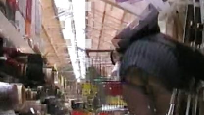 Japanska svenska kåta tanter Suzanne får en orgasm från sin egen handjob