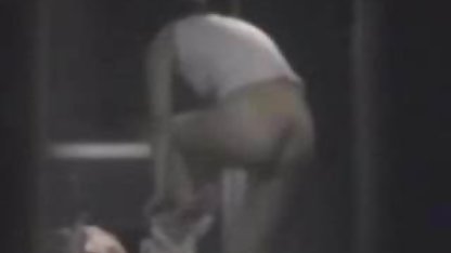 Den unga killen piskade en piska och knullade svensk sexfilm en lydig chef