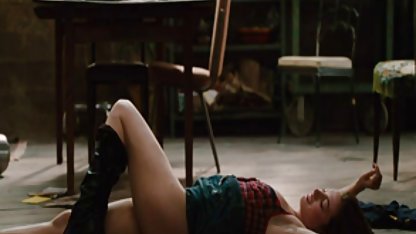 Tre lesbiska knullar svensk porrfilm amatör med en lång dildo