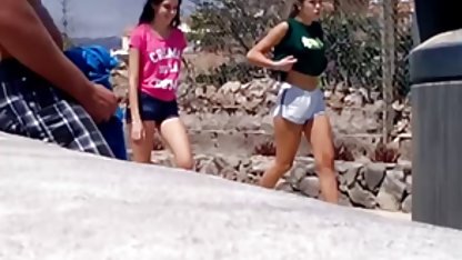 En svensk porr äldre kvinnor man tar en närbild på kameran när hans flickvän knullar