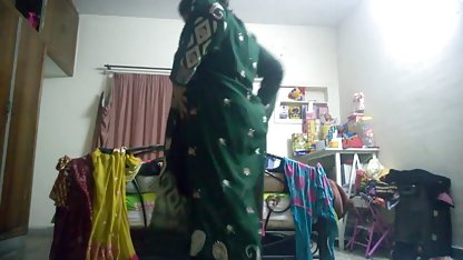 Naken tjej gör tvål sexmassage till en porrfilm gamla man