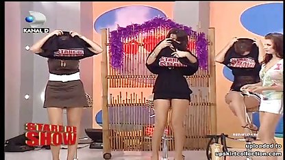 Skallig svensk porr online pojke planterade en ung flicka i svarta strumpor