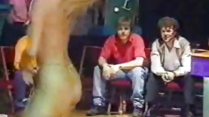 Het tjej växer upp i vintage svensk porr vit bikini