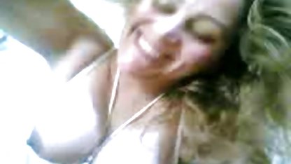 Chick får porr svenska amatörer en orgasm smekande fitta