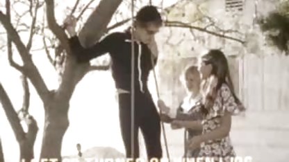 Unga shoppare svensk fri porr betalade sex med en ung säljare