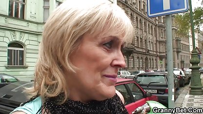 Skönhet i strumpor knullar sig svenska sexfilmer gratis själv