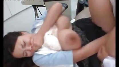 Avsugning svensk mamma porr Andrea sväljer kryddig cum