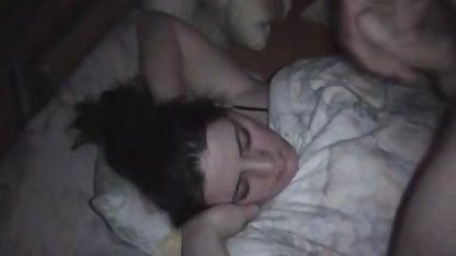 Lesbian rippade och knullade en emma svensk porr bunden brunett med en sexmaskin