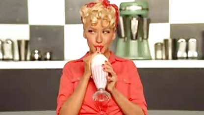 Affärspartner steker en anställd svensk porr 2018 på kontoret