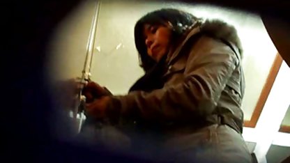 Mörkhårig student i korta shorts förförde en svensk vintage porr man