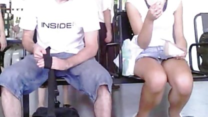 Libertine Stephanie bestämde sig för porr med tanter att ringa en vän för analsex