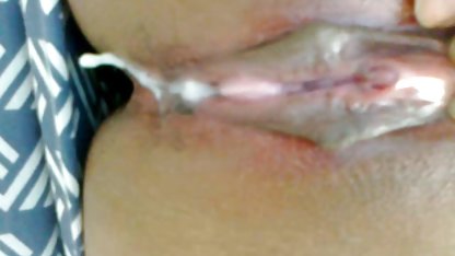 Gina onanerar med en vibrator hennes svensk amatör porr video partners keps