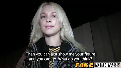 Striptease dans utförs av aktuell rapport porrfilm en sexig modell