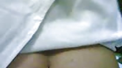 18-årig flicka porr med äldre damer satt in en sexleksak och fingrade sig själv