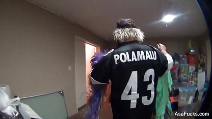 Rödhårig kattunge satt in en svensk 70 tals porr stor strapon i fitten