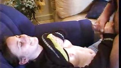 Den svenskt tal porr gamla buktade mannen steker en brud på en dold kamera