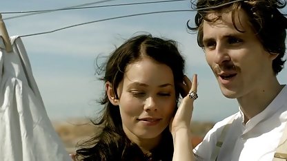 Kvinnliga svensk klassisk porrfilm studenter med små bröst har kul med dildos