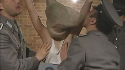 En man porr svenskt tal får ett svalt sug från två flygvärdinna samtidigt