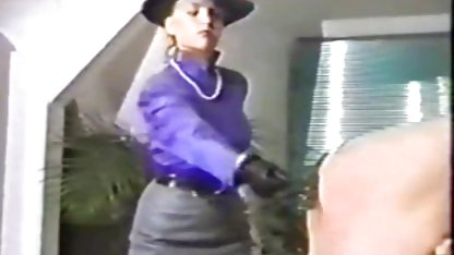 Offentlig exponering svenska debutanter porr av en ung flicka